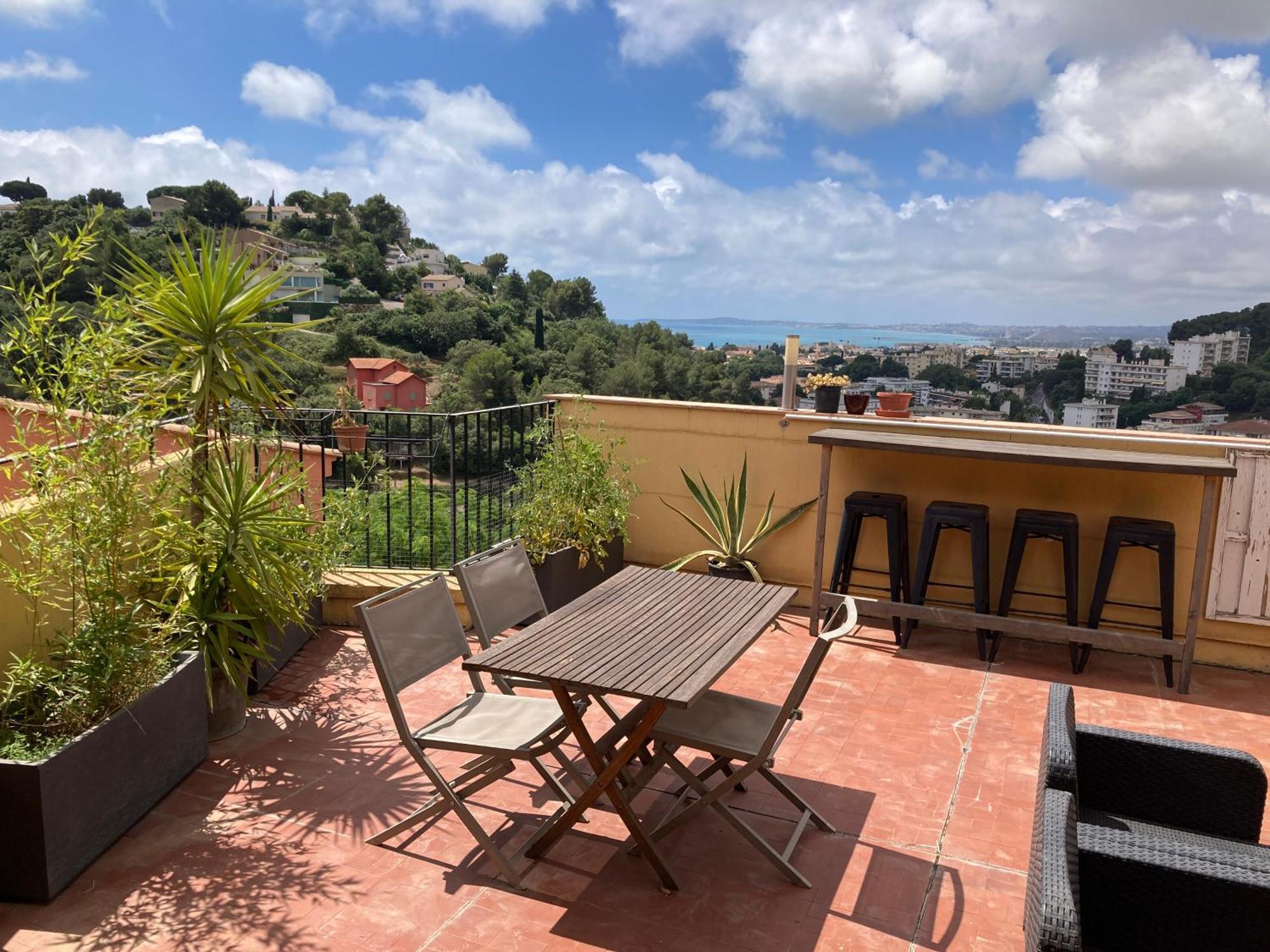 T2 Traversant Avec Une Grande Terrasse Et Piscine Cagnes-sur-Mer Ngoại thất bức ảnh